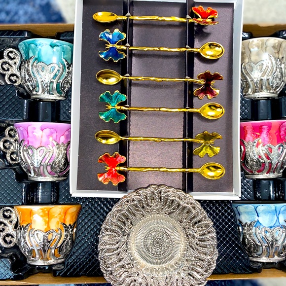 Colorful Turkish tea set with silver cup holders and saucers - Picture 2 of 8